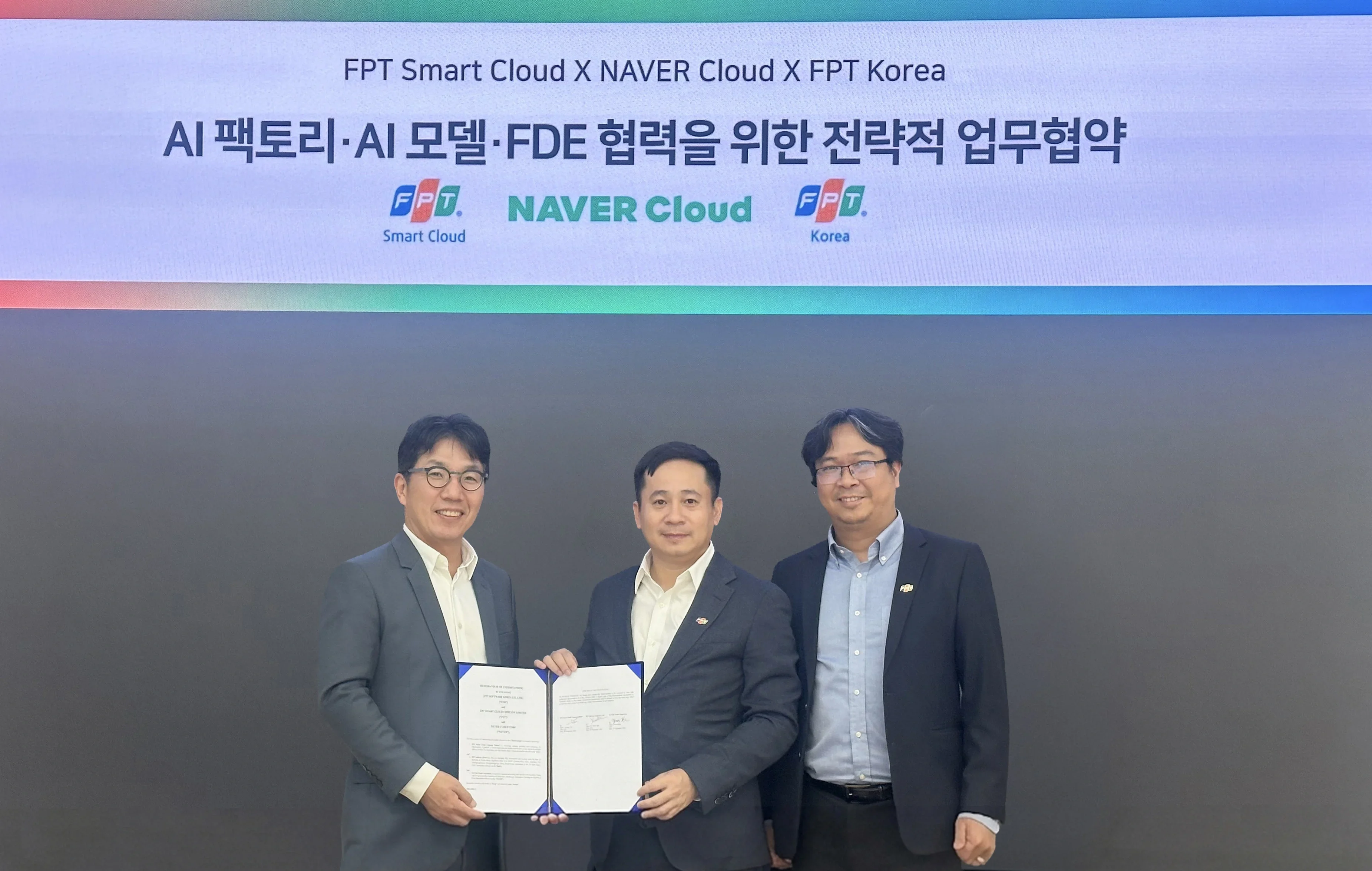 FPT and NAVER Cloud executives at the partnership signing ceremony in South Korea, marking the FPT NAVER Cloud AI Factory partnership to expand AI services across Asia